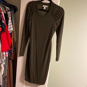 Maternity long sleeve dress. Perfect if your pregnant in winter.